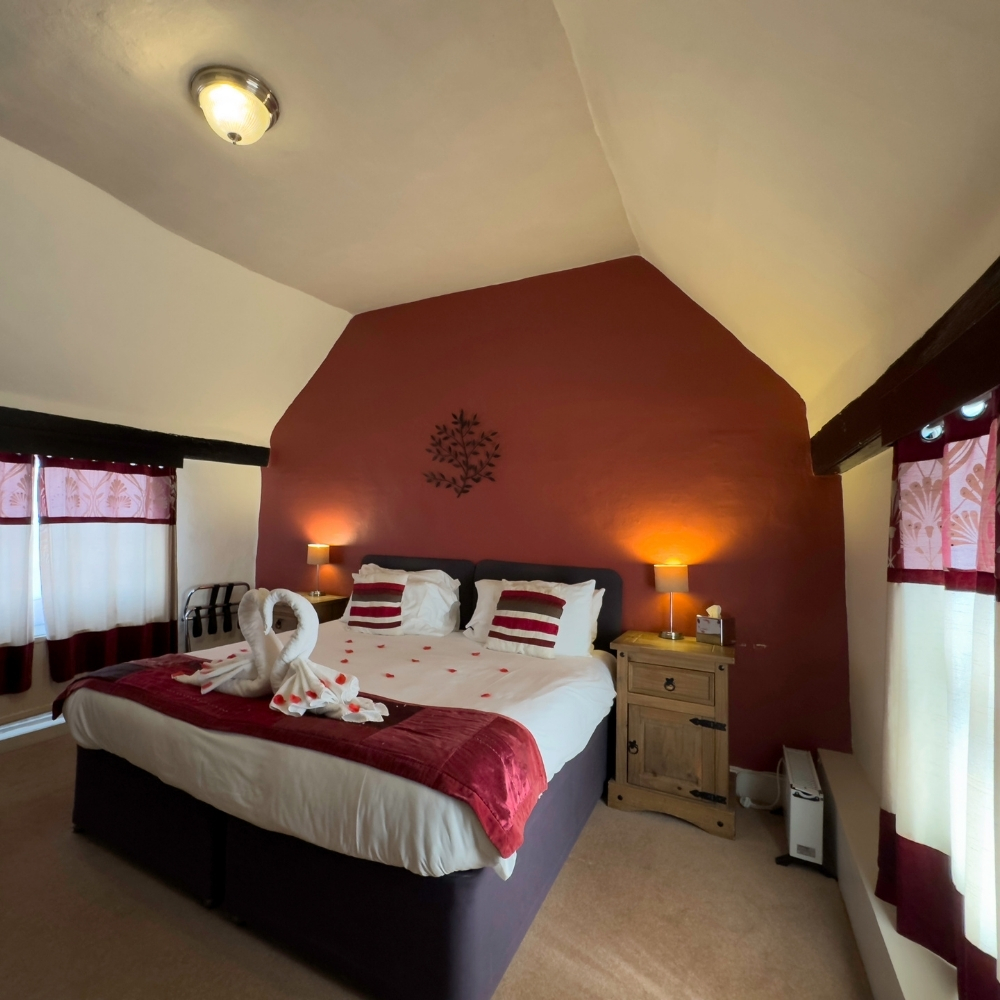 White hart - Bedroom red